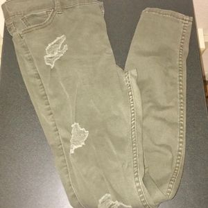 ARMY GREEN RIPPED JEANS